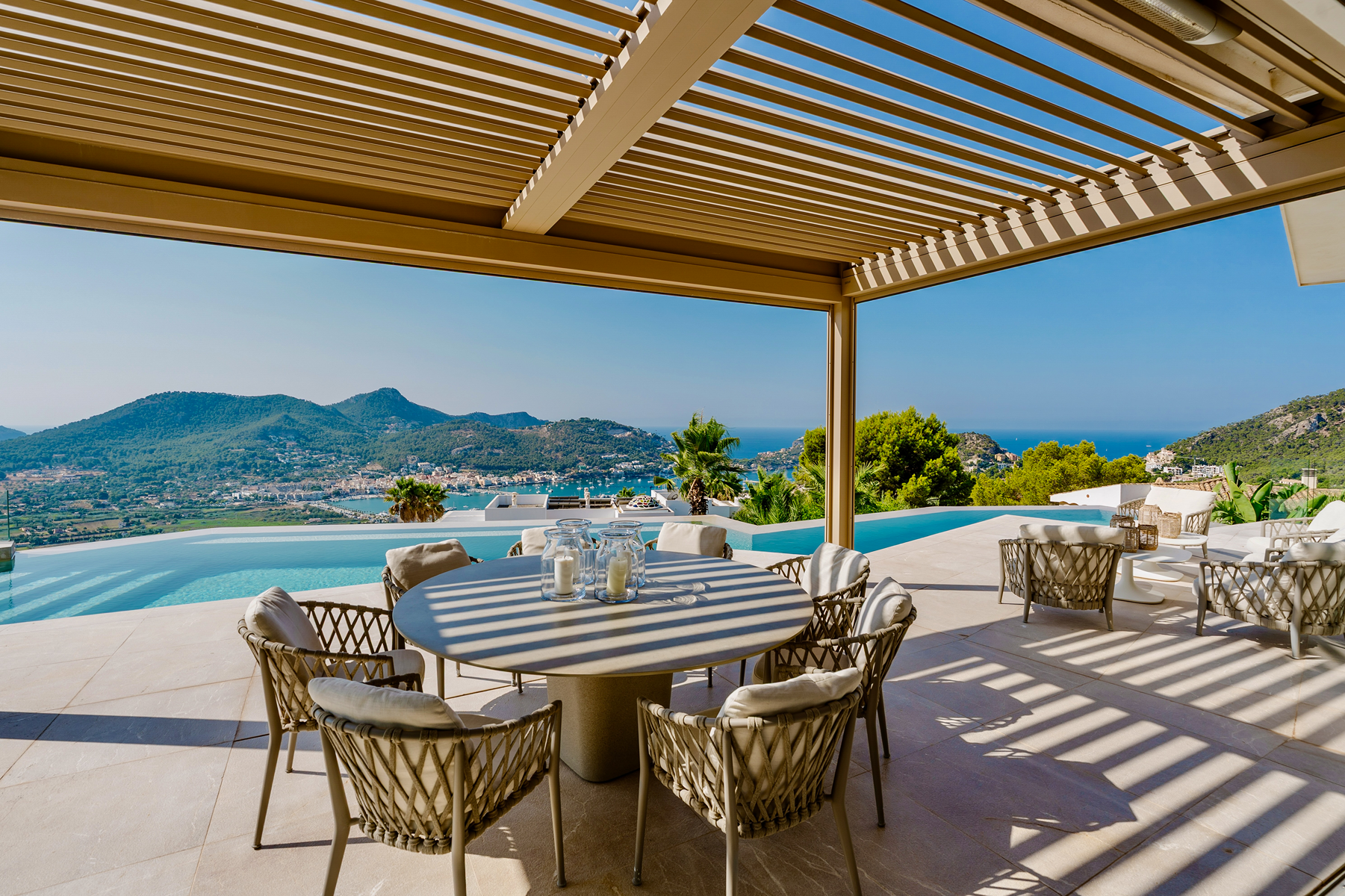  Modern-style villa with sea views in Port d