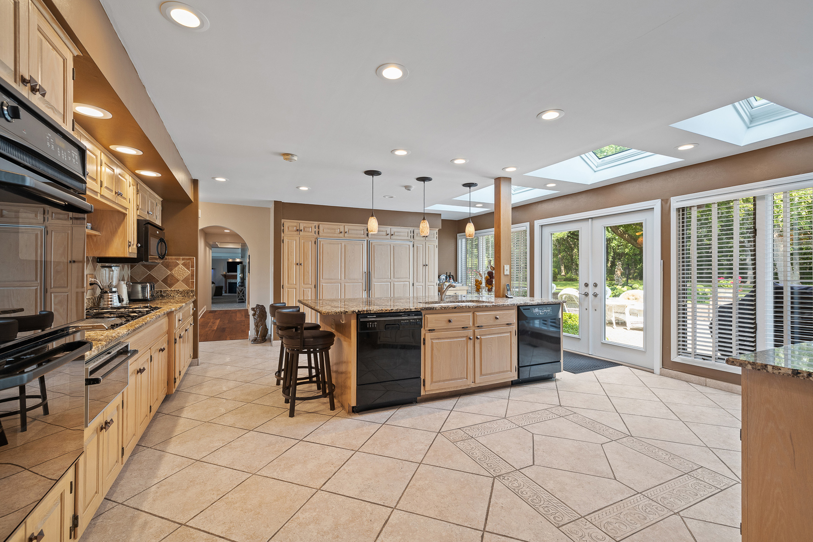 Homer Glen, Illinois, 60491, United States, 4 Bedrooms Bedrooms, ,5 BathroomsBathrooms,Residential,For Sale,1940252
