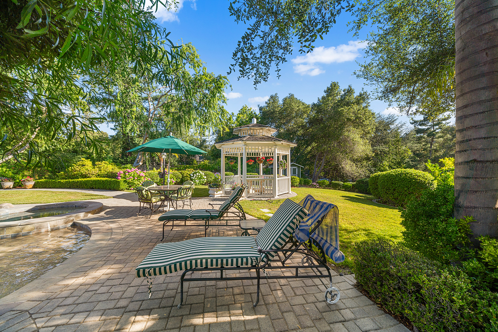  Stunning Saratoga Estate on Expansive Private Grounds - 物件實景