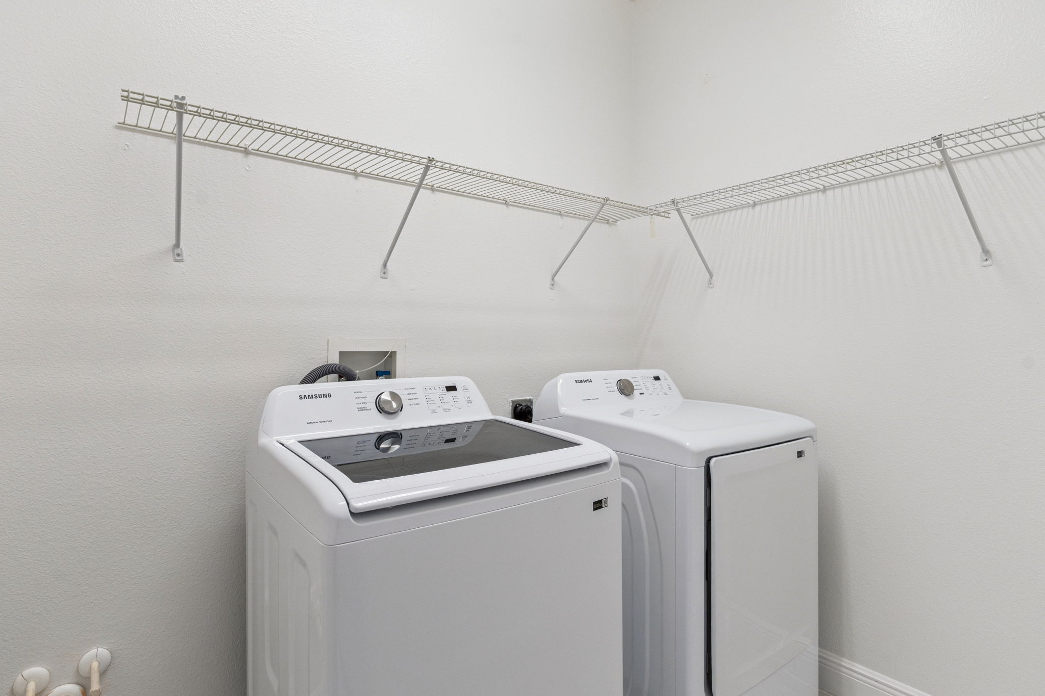 Orlando, Florida, 32825, United States, 5 Bedrooms Bedrooms, ,4 BathroomsBathrooms,Residential,For Sale,1980757