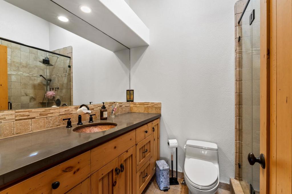 Salinas, California, 93907, United States, 3 Bedrooms Bedrooms, ,4 BathroomsBathrooms,Residential,For Sale,1974769