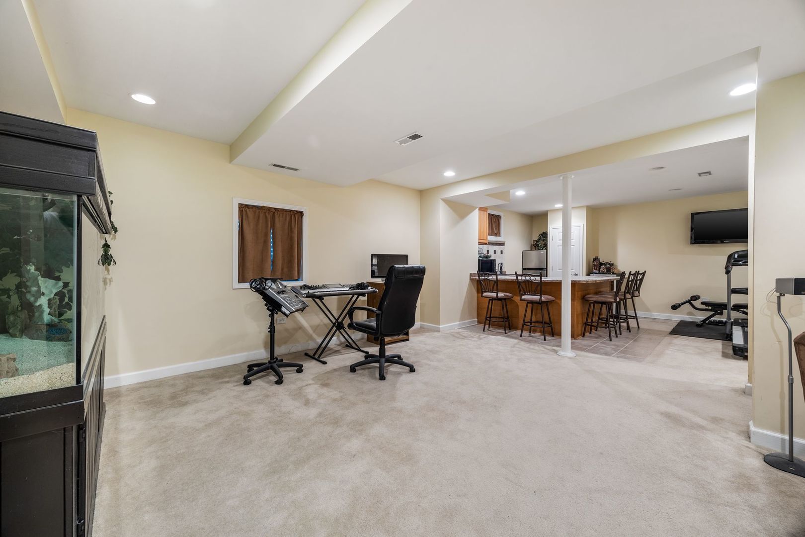 Oswego, Illinois, 60543, United States, 5 Bedrooms Bedrooms, ,4 BathroomsBathrooms,Residential,For Sale,1989652