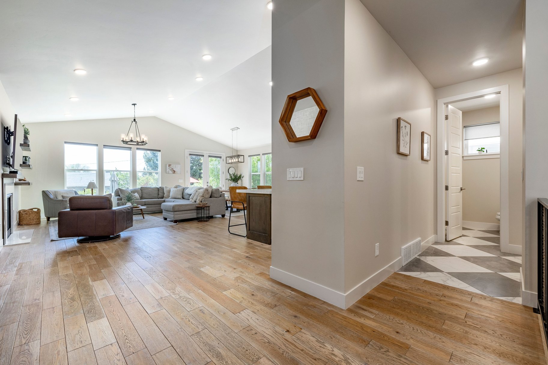  Custom Built, 2020, Amazing Finishes and Floor Plan - 物件實景
