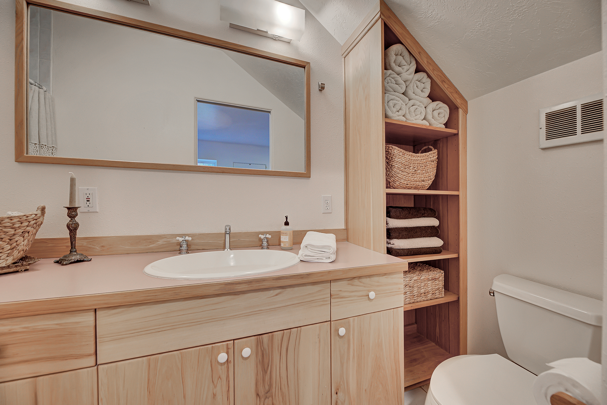 Helmville, Montana, 59743, United States, 3 Bedrooms Bedrooms, ,4 BathroomsBathrooms,Residential,For Sale,1975948