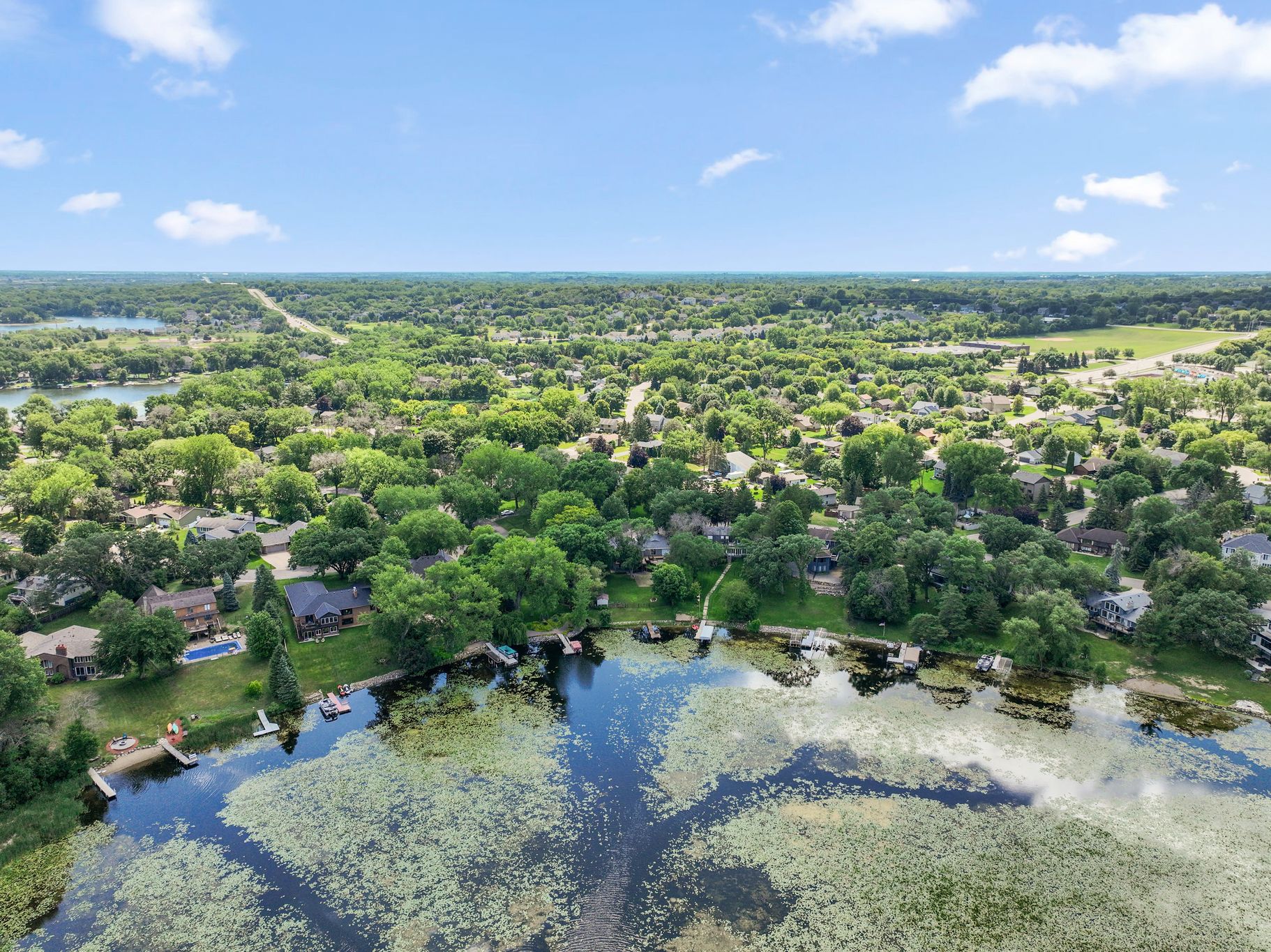  Exceptional Crystal Lake Retreat with Expansive Lakefront Living - 物件實景
