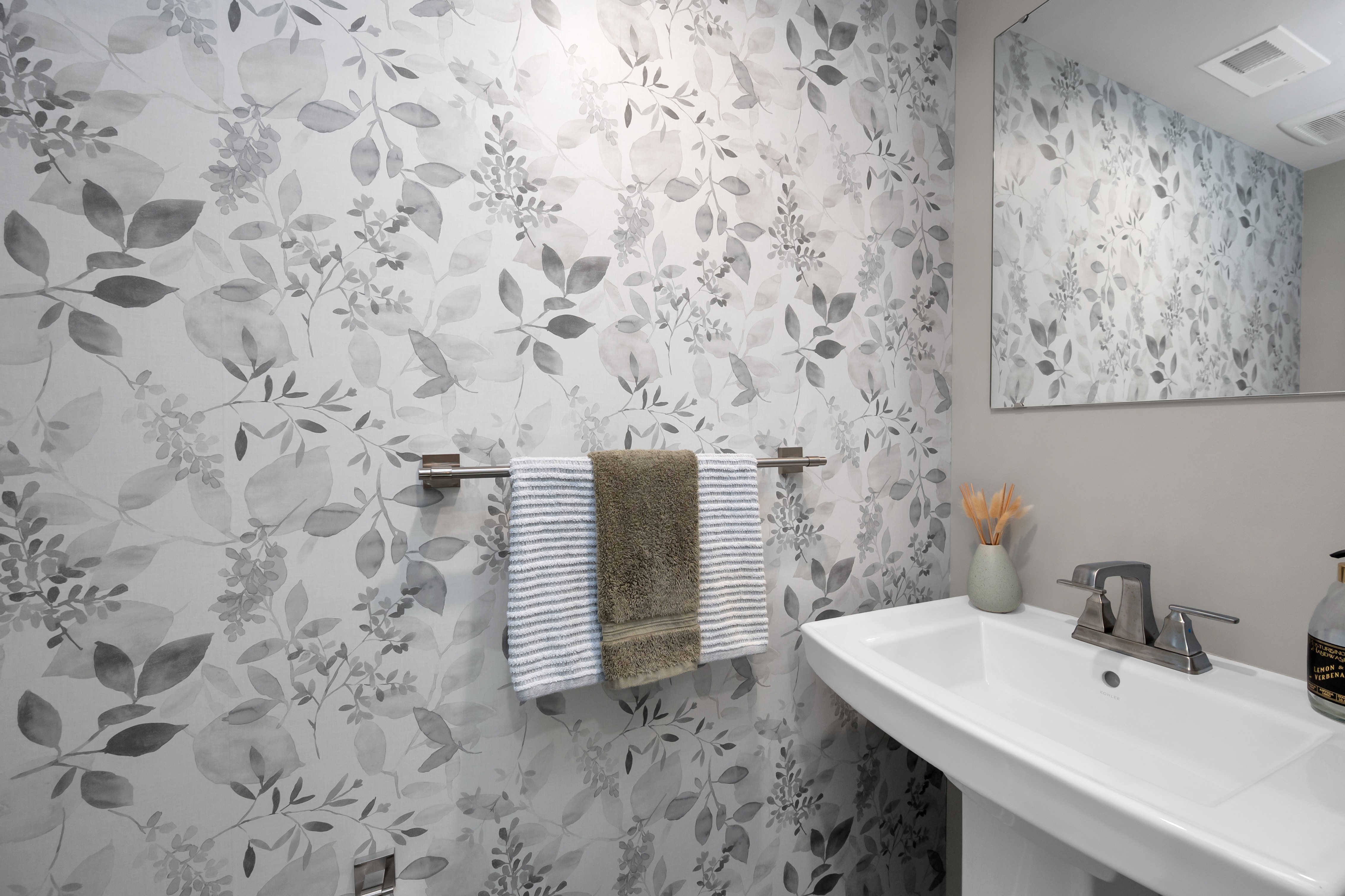  3-Bedroom, 2 full & 2 ½-Bath Townhome at Anchors @Glassworks - 物件實景