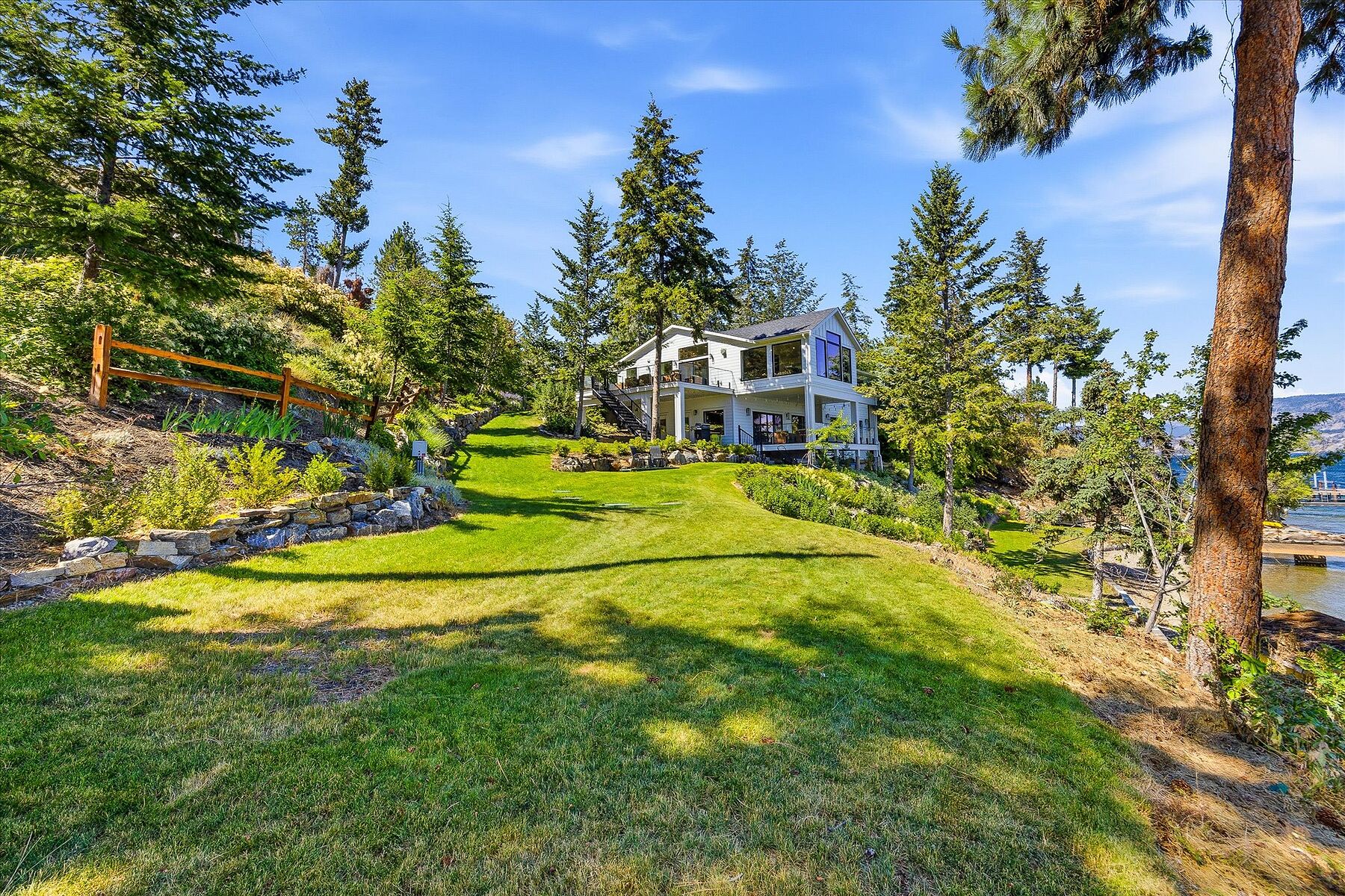  Stunning Home with Privacy - 物件實景