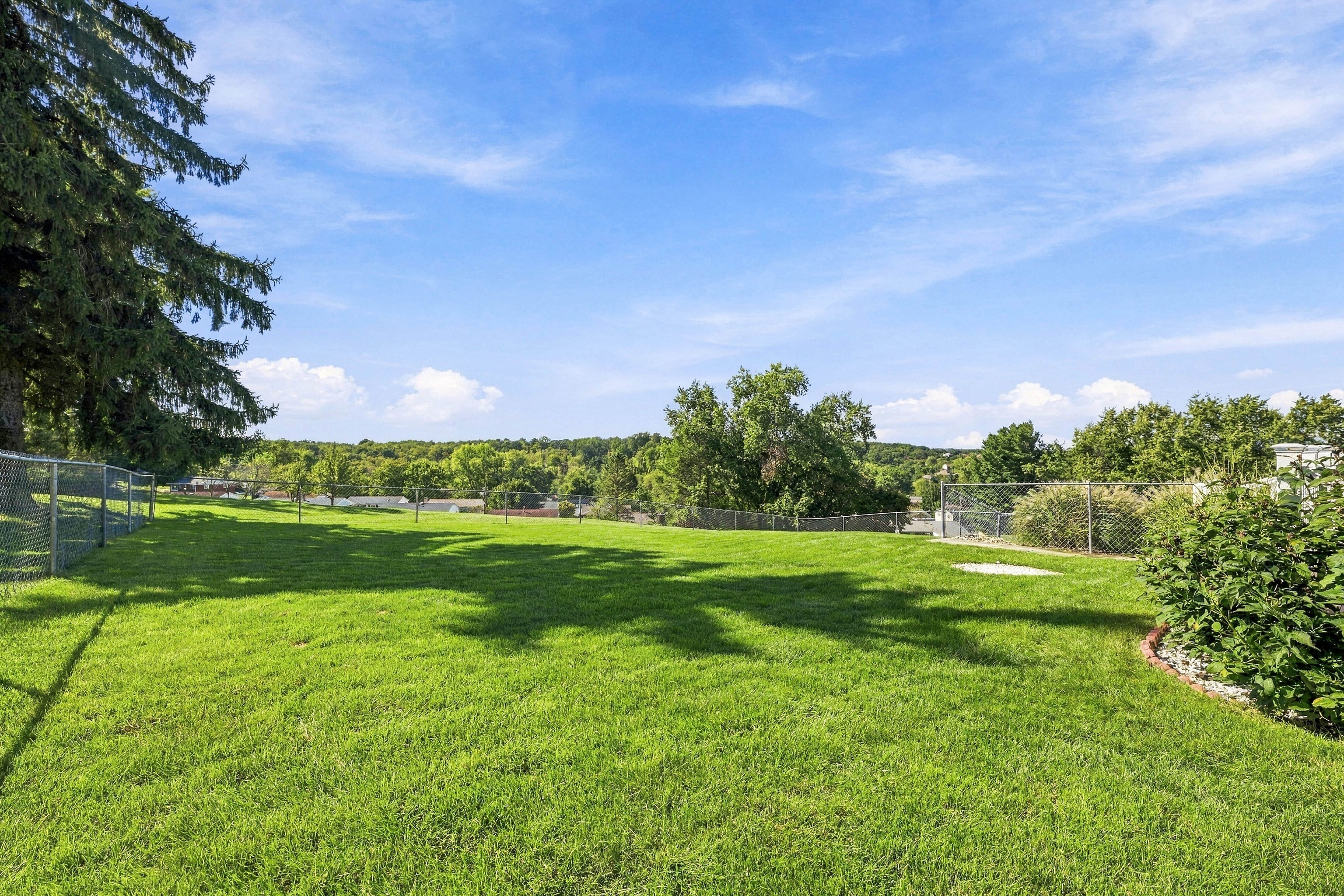  16 South Rolling Hills Avenue, Irwin, PA 15642 - 物件實景