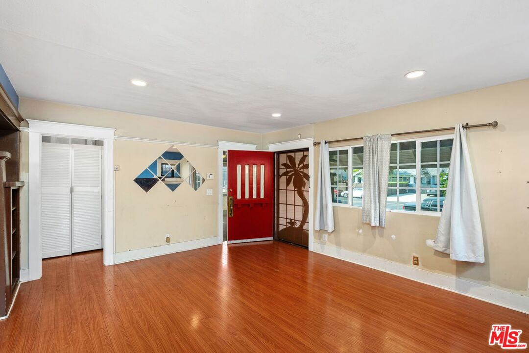 Los Angeles, California, 90043, United States, 3 Bedrooms Bedrooms, ,3 BathroomsBathrooms,Residential,For Sale,1818072