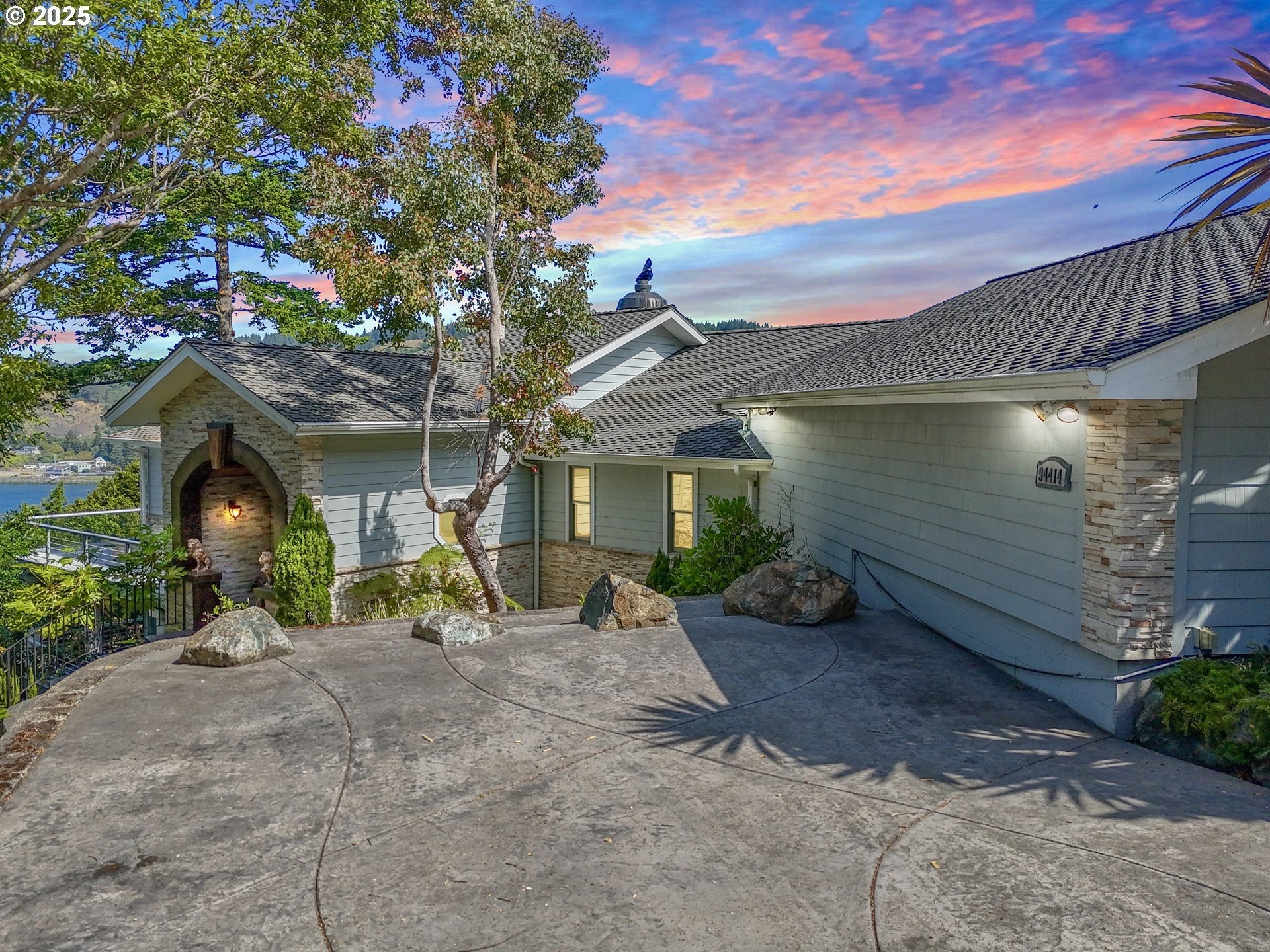 Gold Beach, Oregon, 97444, United States, 3 Bedrooms Bedrooms, ,5 BathroomsBathrooms,Residential,For Sale,1974377