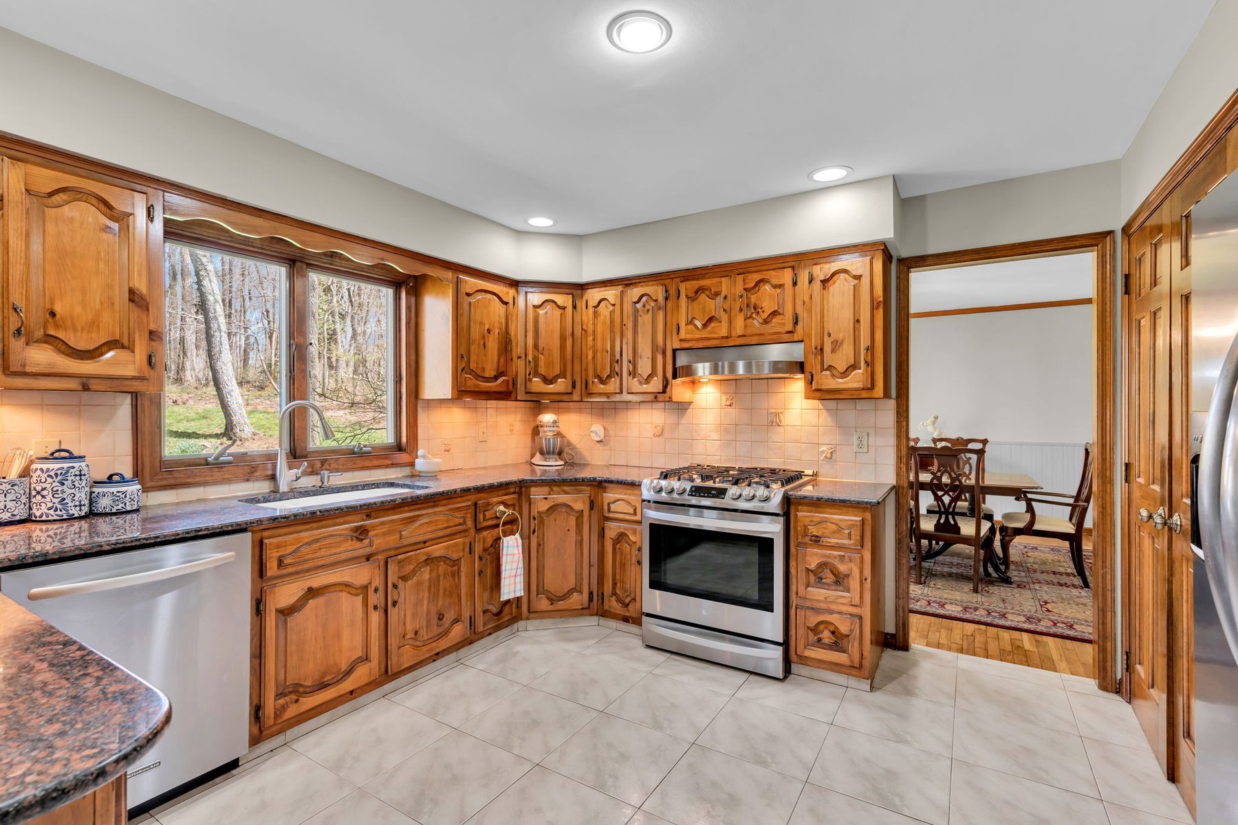  Spacious Middletown Colonial with Updates - 物件實景