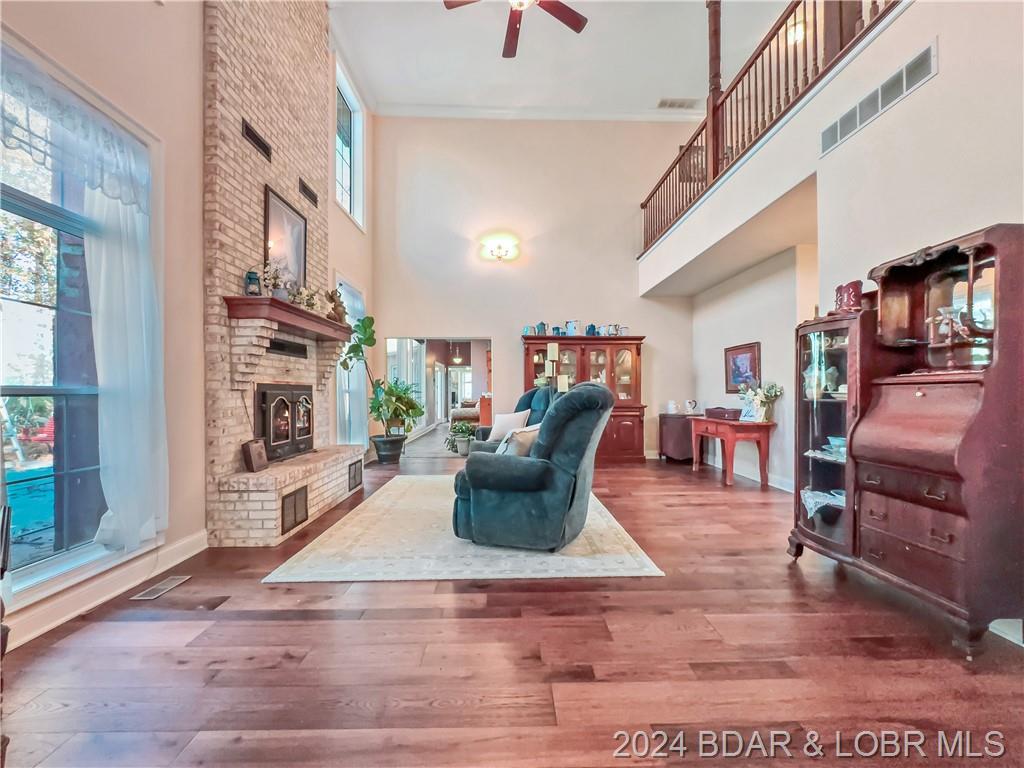 Camdenton, Missouri, 65020, United States, 5 Bedrooms Bedrooms, ,5 BathroomsBathrooms,Residential,For Sale,1850367