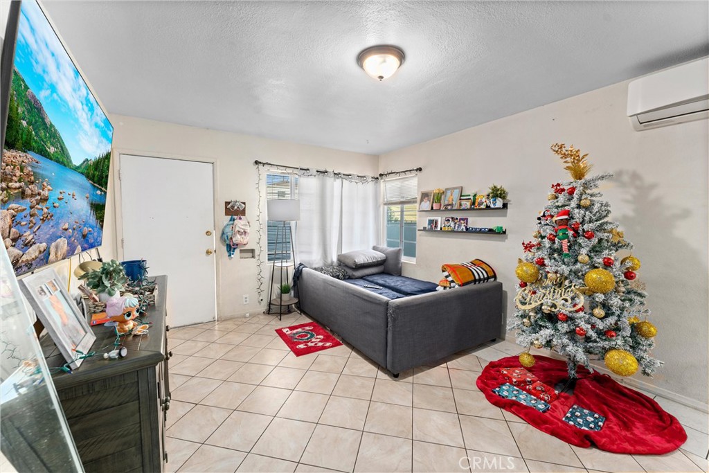 Compton, California, 90220, United States, ,Residential,For Sale,1842717