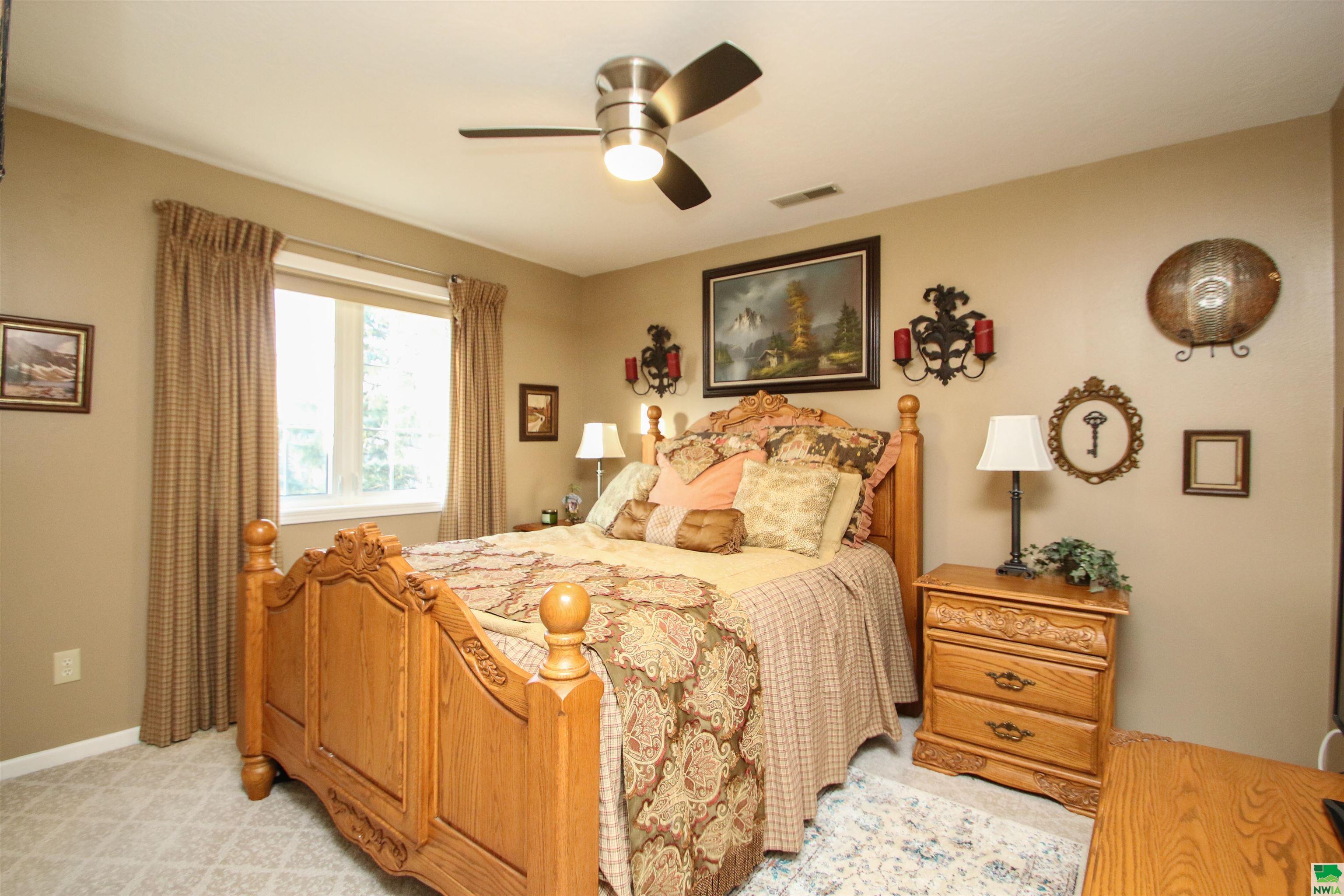 Dakota Dunes, South Dakota, 57049, United States, 5 Bedrooms Bedrooms, ,4 BathroomsBathrooms,Residential,For Sale,1928249