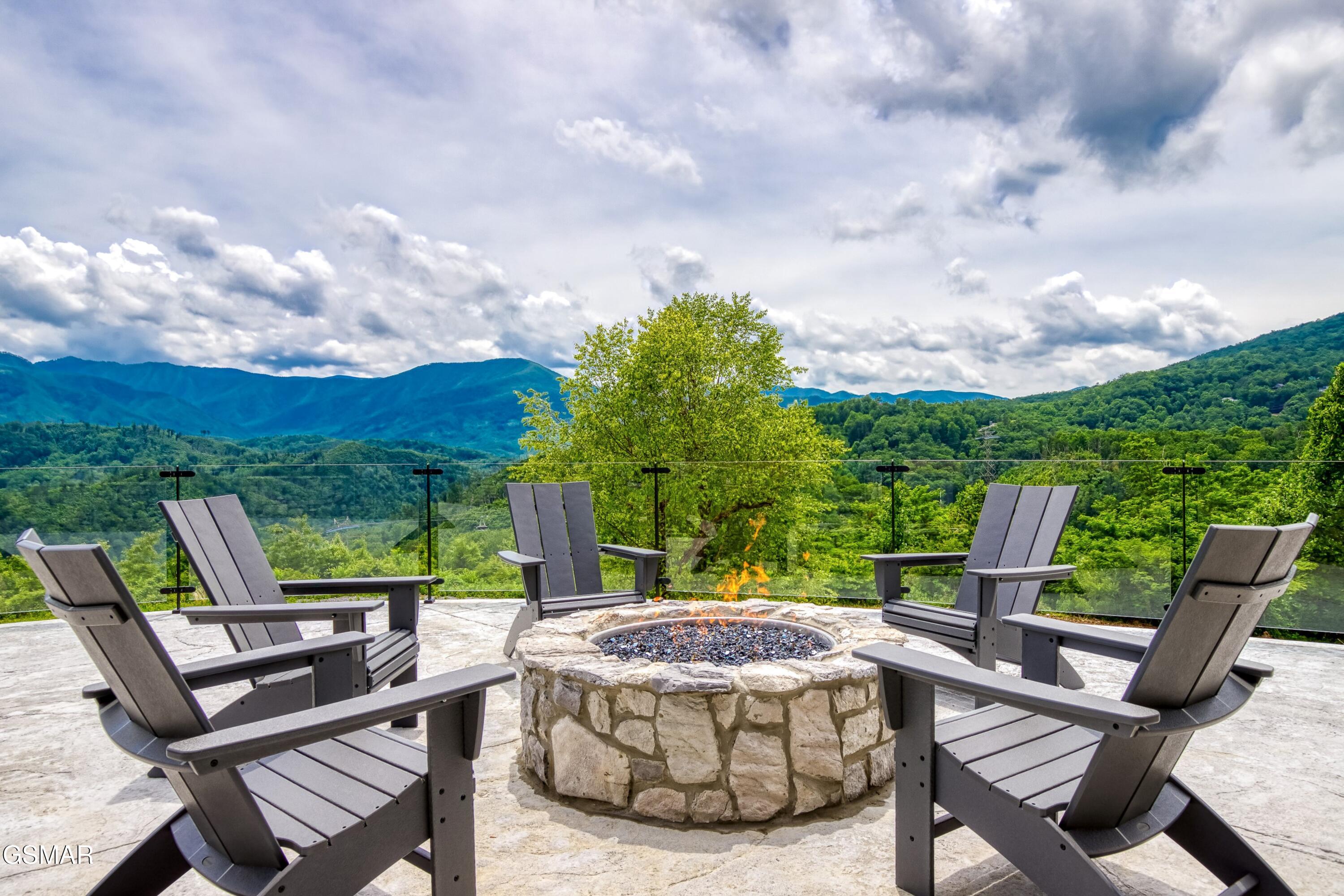 Gatlinburg, Tennessee, 37738, United States, 3 Bedrooms Bedrooms, ,4 BathroomsBathrooms,Residential,For Sale,1977552