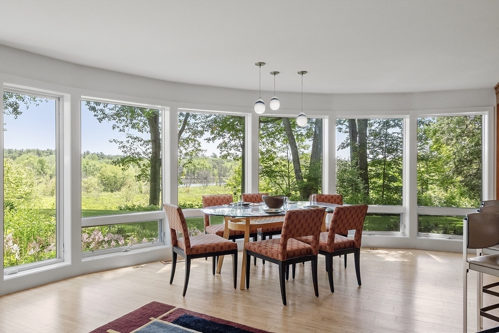 Carlisle, Massachusetts, 01741, United States, 4 Bedrooms Bedrooms, ,5 BathroomsBathrooms,Residential,For Sale,1874454