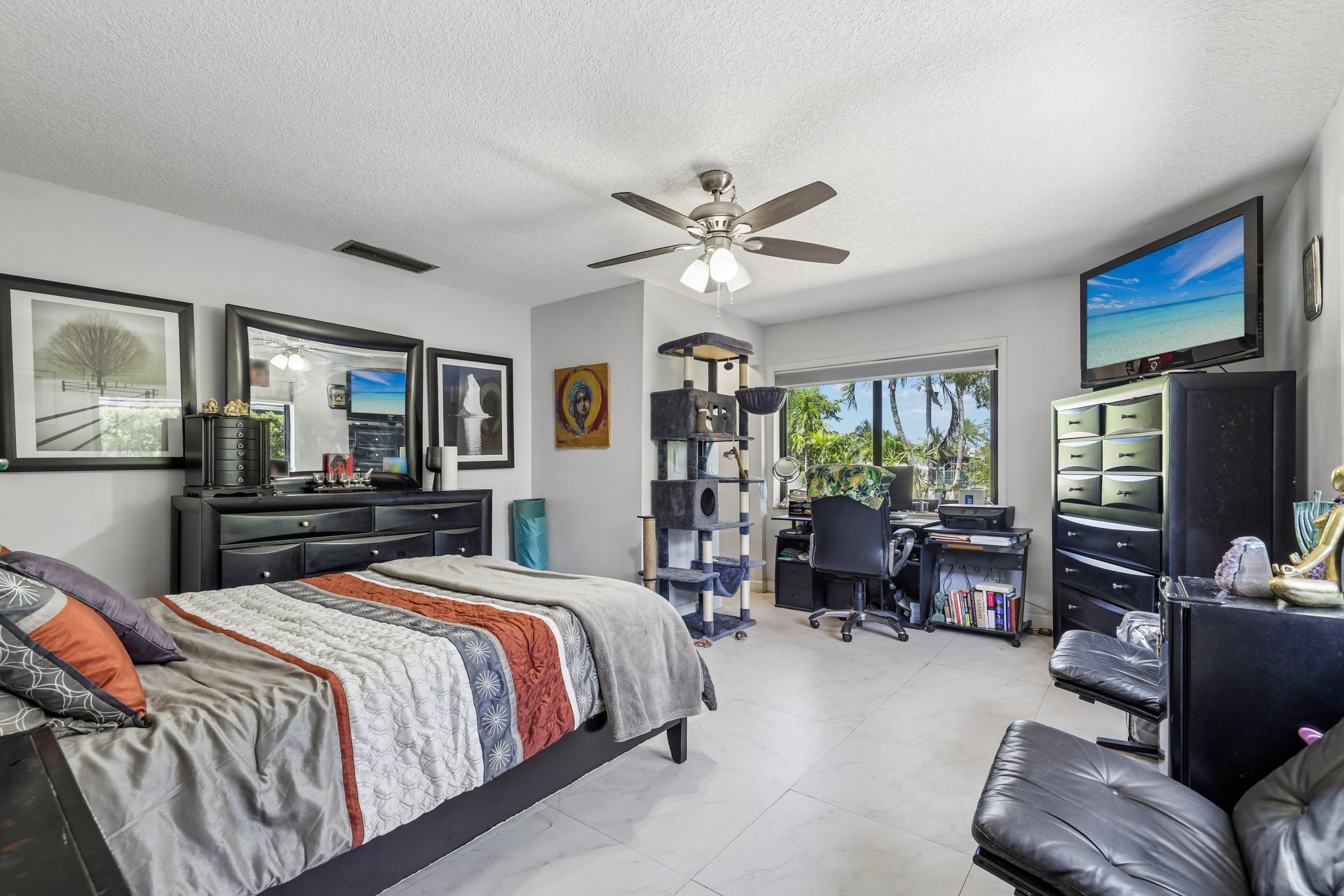  19805 NE 22nd Ave, Miami, FL, 33180 - 物件實景
