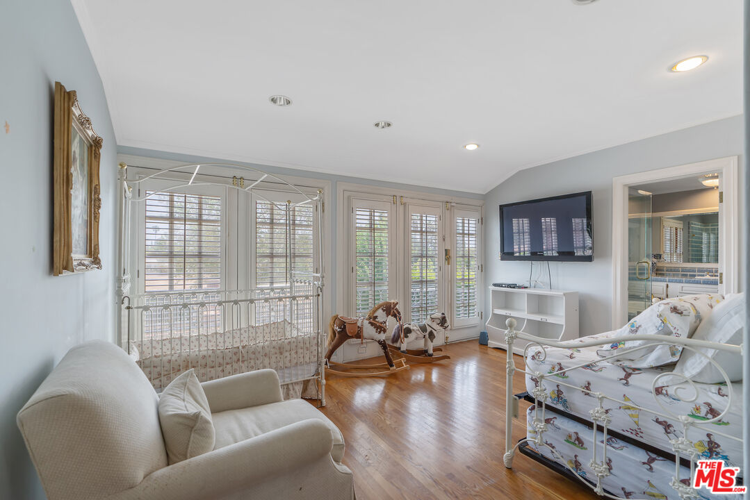 Los Angeles, California, 90004, United States, 6 Bedrooms Bedrooms, ,7 BathroomsBathrooms,Residential,For Sale,1907510
