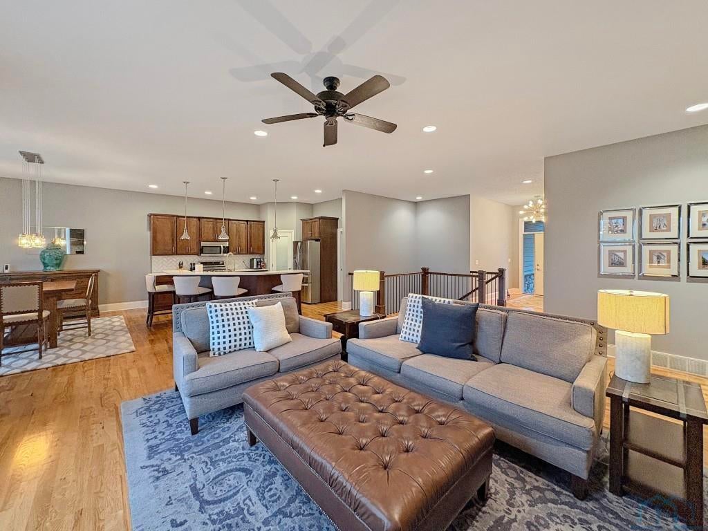 Dakota Dunes, South Dakota, 57049, United States, 5 Bedrooms Bedrooms, ,3 BathroomsBathrooms,Residential,For Sale,2012063