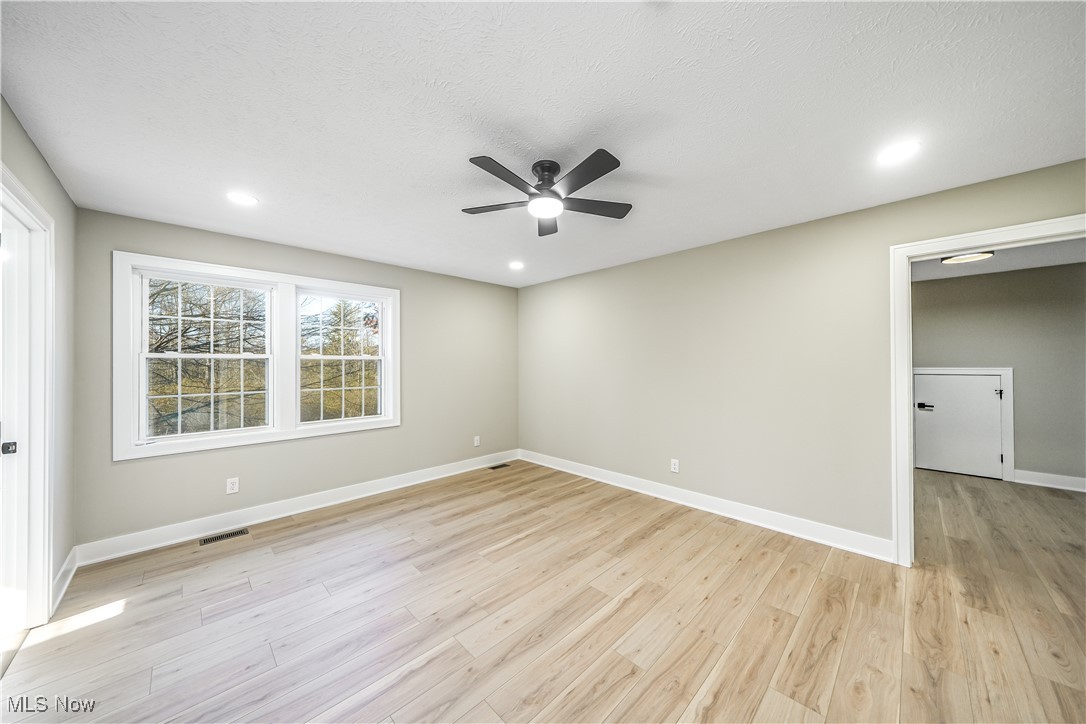 Aurora, Ohio, 44202, United States, 4 Bedrooms Bedrooms, ,4 BathroomsBathrooms,Residential,For Sale,1988117