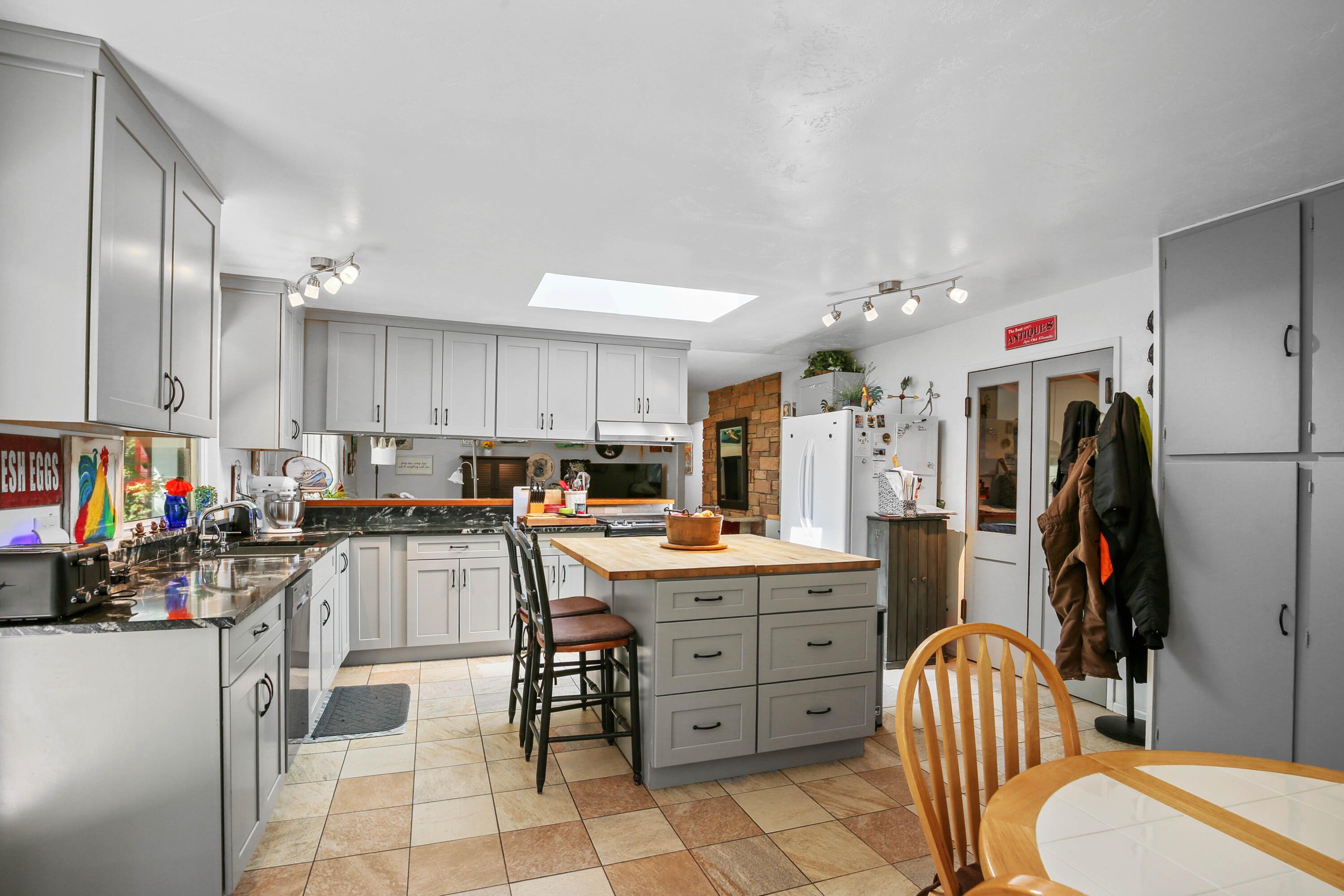 Cave Junction, Oregon, 97523, United States, 3 Bedrooms Bedrooms, ,2 BathroomsBathrooms,Residential,For Sale,1920593