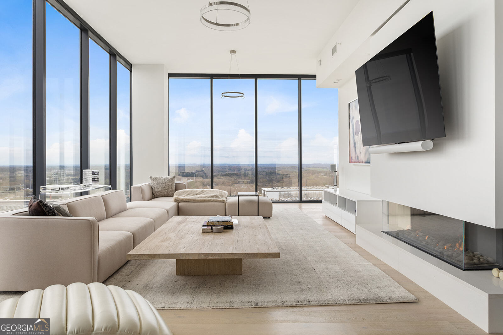 Atlanta, Georgia, 30318, United States, 2 Bedrooms Bedrooms, ,3 BathroomsBathrooms,Residential,For Sale,1989476