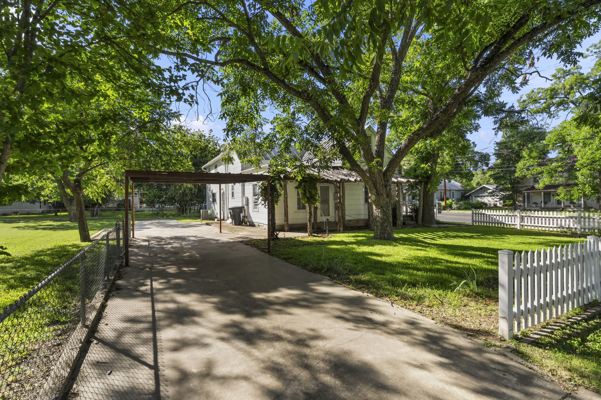  501 West Creek Street, Fredericksburg, TX 78624 - 物件實景