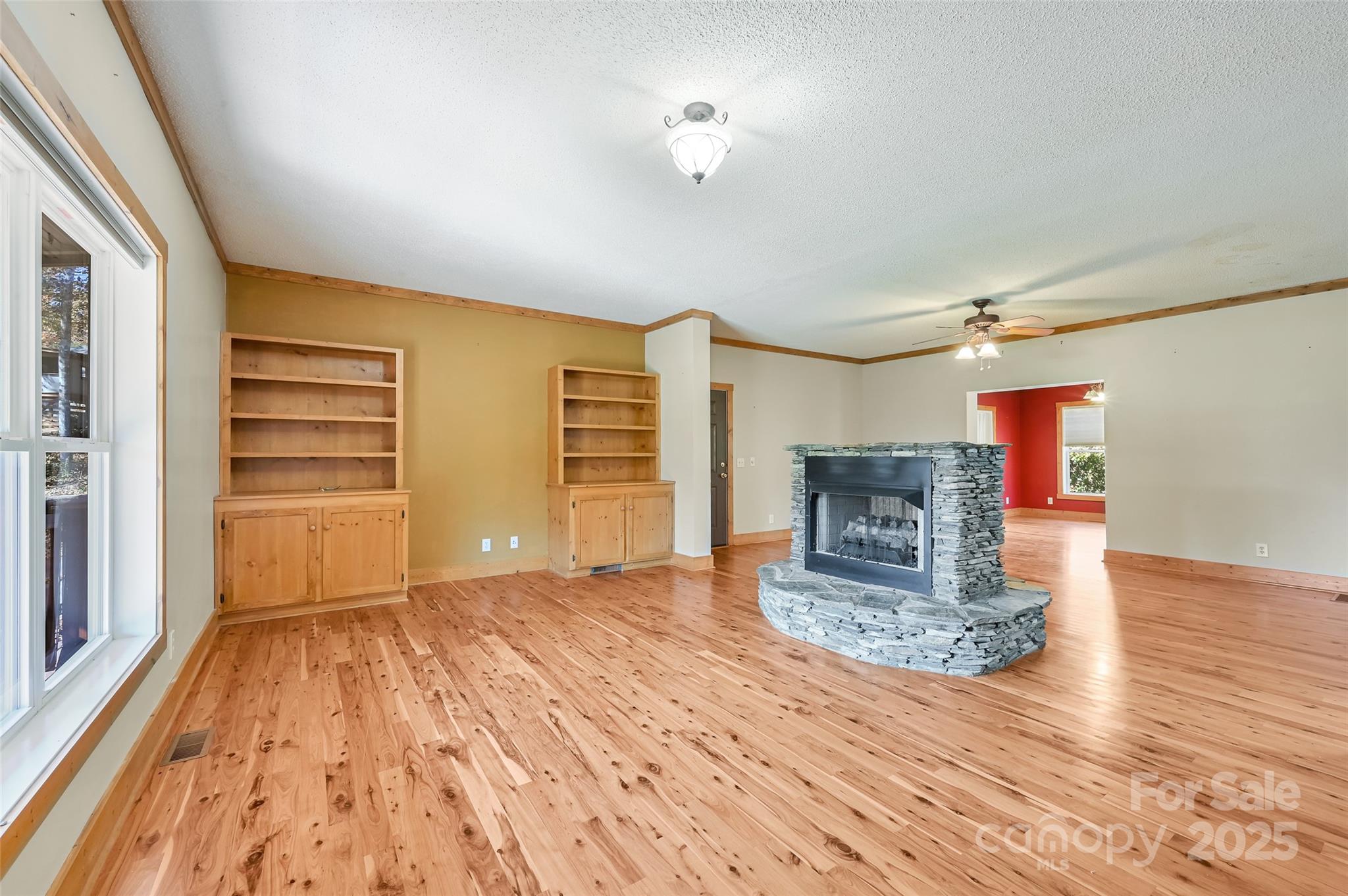 Hendersonville, North Carolina, 28792, United States, 3 Bedrooms Bedrooms, ,3 BathroomsBathrooms,Residential,For Sale,1958390