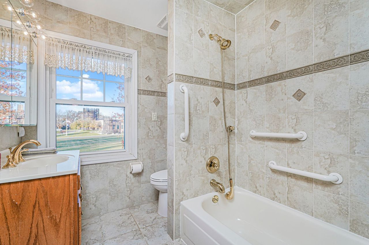 Staten Island, New York, 10314, United States, 3 Bedrooms Bedrooms, ,2 BathroomsBathrooms,Residential,For Sale,1996455