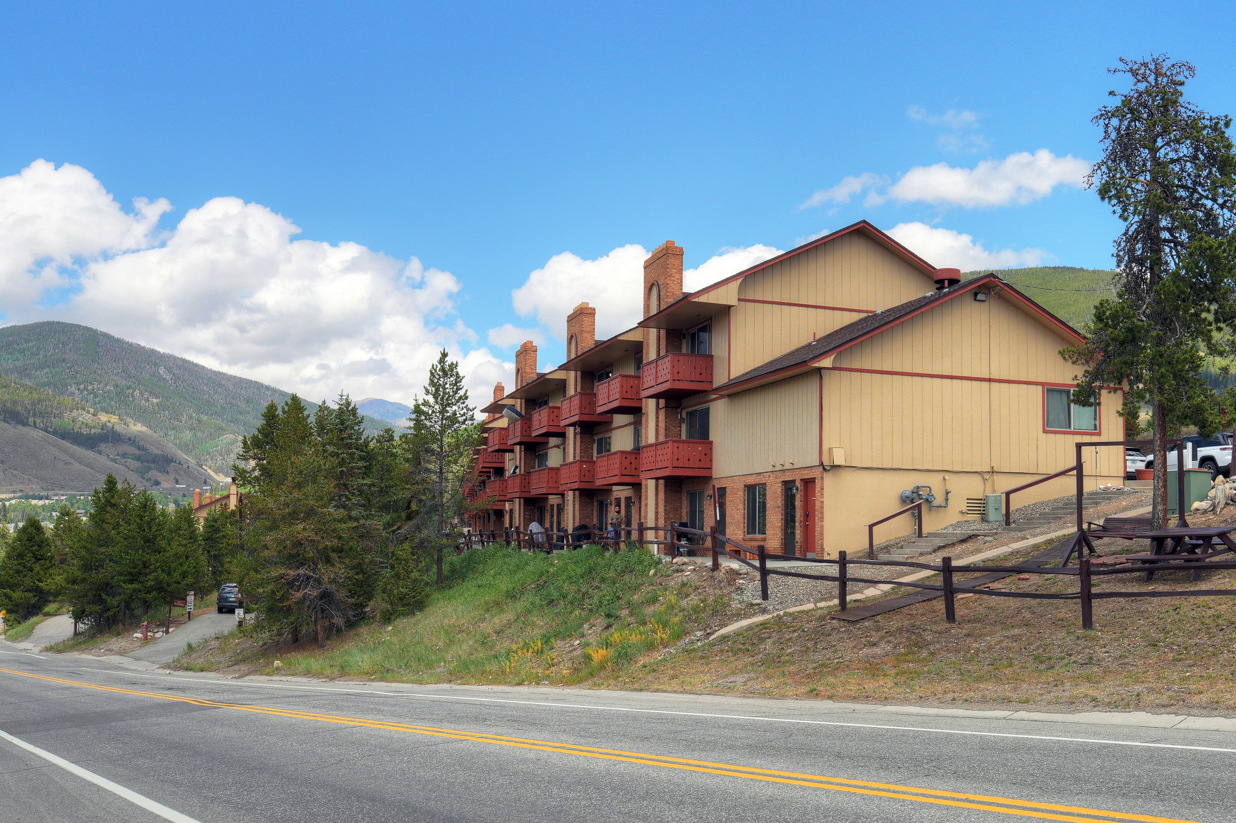  Dillon Valley Condo A-201 - 物件實景