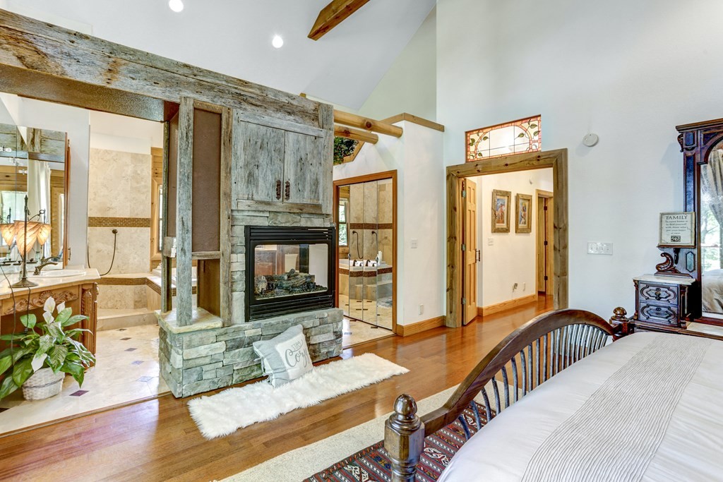 Hayesville, North Carolina, 28904, United States, 3 Bedrooms Bedrooms, ,5 BathroomsBathrooms,Residential,For Sale,1931942