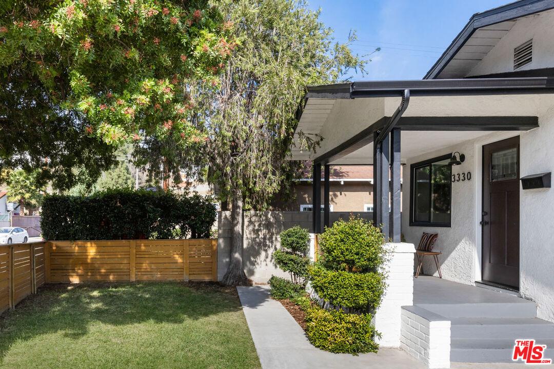 Los Angeles, California, 90032, United States, 3 Bedrooms Bedrooms, ,1 BathroomBathrooms,Residential,For Sale,1992073