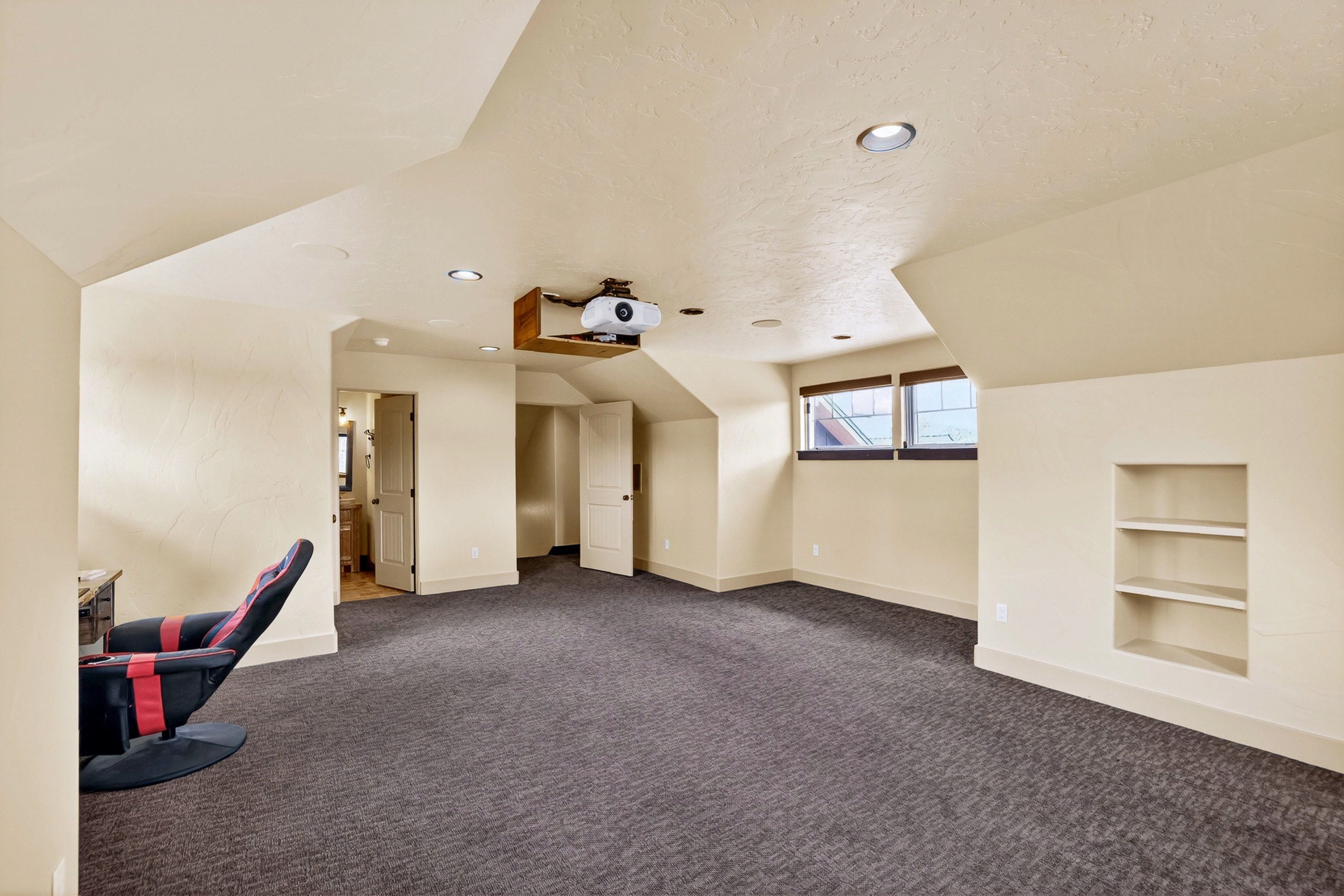  Stunning Home with Payette River Frontage on 2.66 Acres in McCall, Idaho - 物件實景