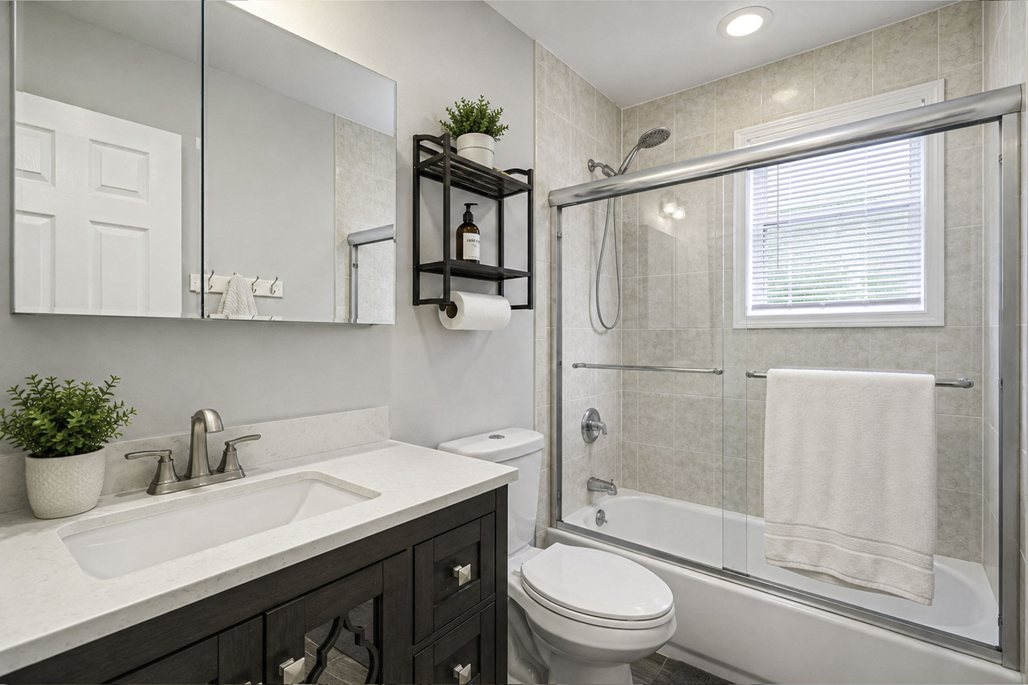 Bay Shore, New York, 11706, United States, 3 Bedrooms Bedrooms, ,3 BathroomsBathrooms,Residential,For Sale,2048700