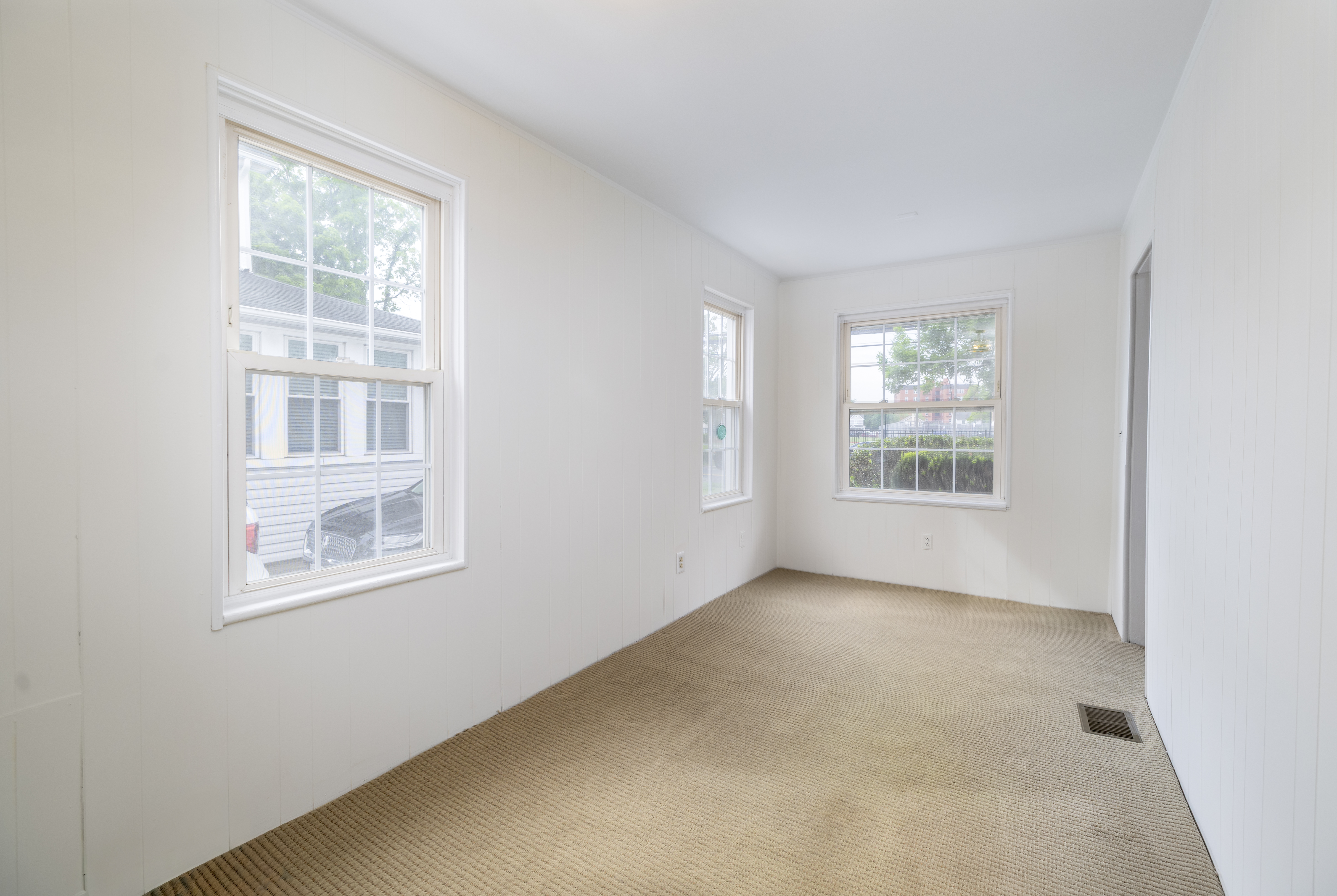  215 Lakeview Avenue, Rockville Centre, NY, 11570 - 物件實景