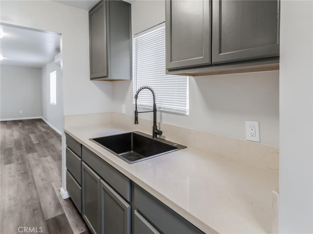 Los Angeles, California, 90003, United States, 5 Bedrooms Bedrooms, ,3 BathroomsBathrooms,Residential,For Sale,1935114