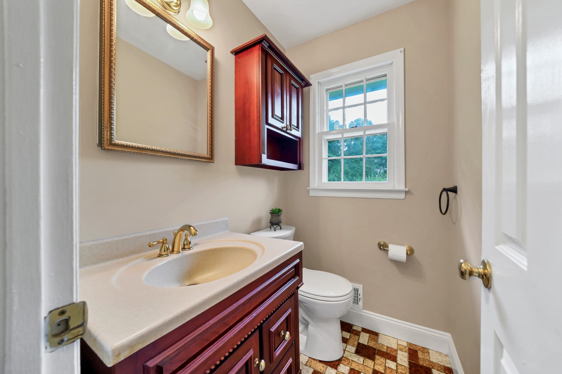  Beautifully Maintained Colonial with Expansive Backyard - 物件實景