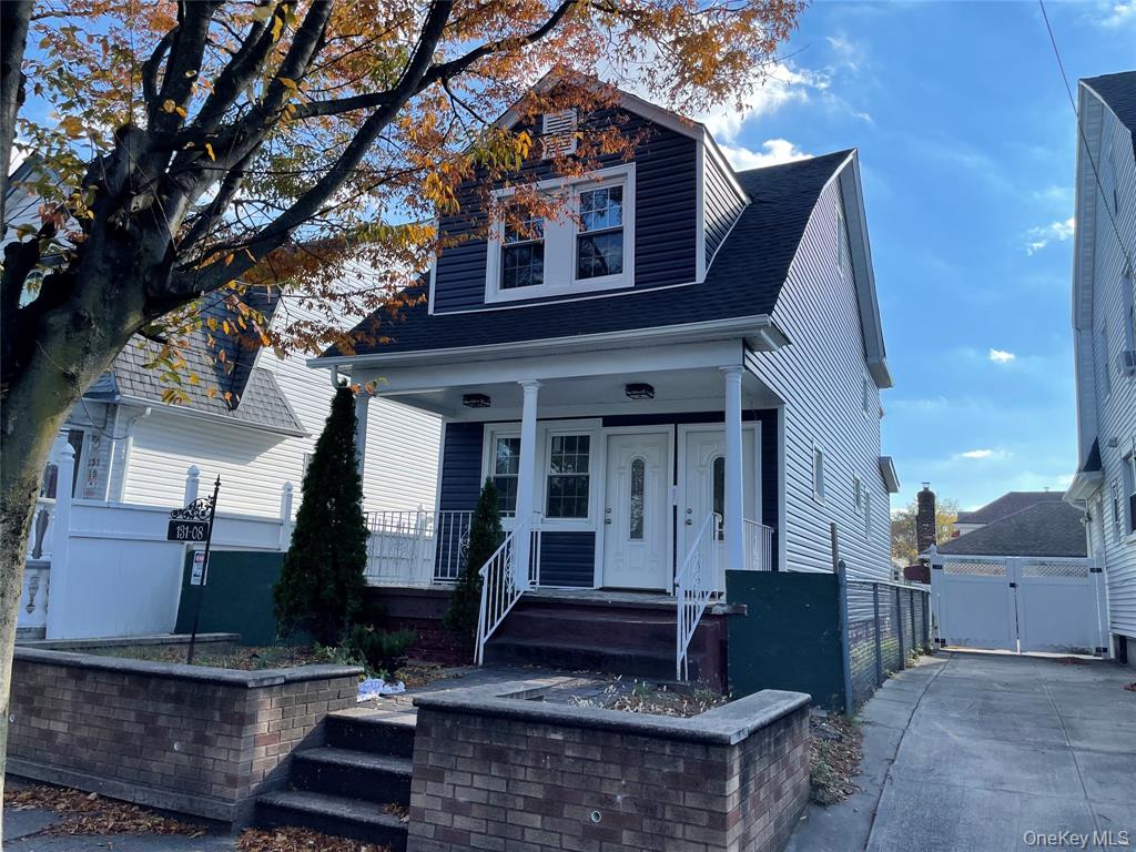 Ozone Park, New York, 11420, United States, 6 Bedrooms Bedrooms, ,3 BathroomsBathrooms,Residential,For Sale,1990391