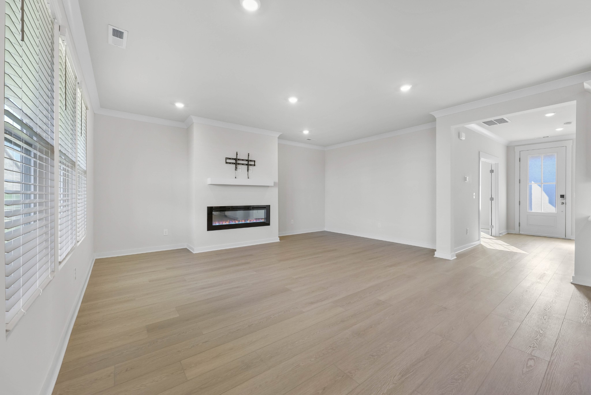 Clarksville, Tennessee, 37043, United States, 5 Bedrooms Bedrooms, ,5 BathroomsBathrooms,Residential,For Sale,1976524