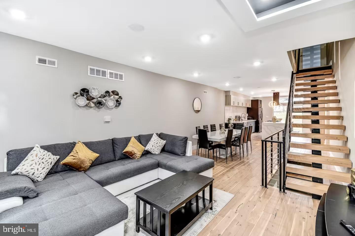 Philadelphia, Pennsylvania, 19146, United States, 4 Bedrooms Bedrooms, ,4 BathroomsBathrooms,Residential,For Sale,1877364