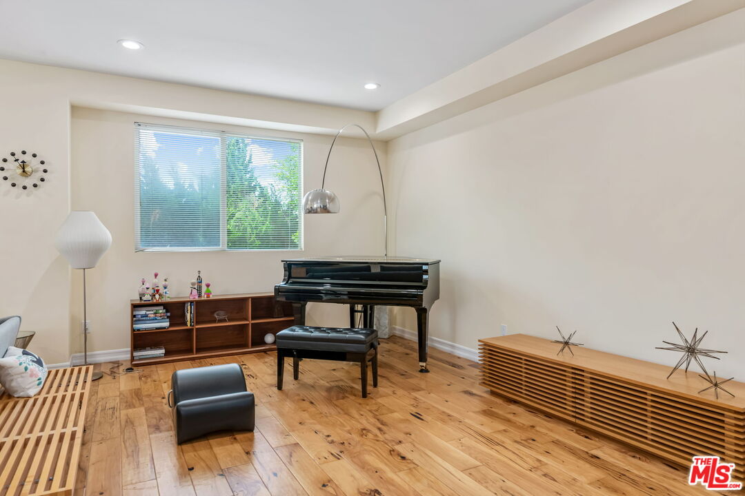 Los Angeles, California, 90025, United States, 6 Bedrooms Bedrooms, ,Residential,For Sale,1932013