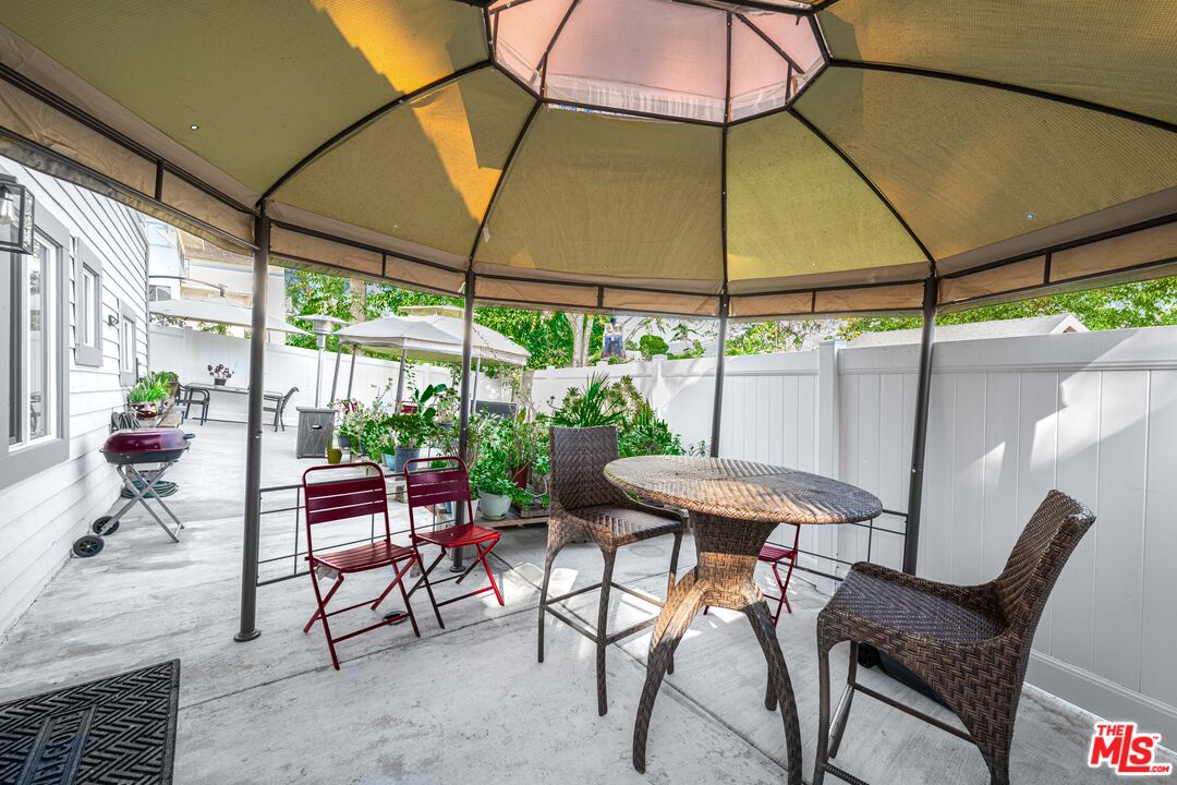 Los Angeles, California, 90042, United States, 3 Bedrooms Bedrooms, ,Residential,For Sale,2001820