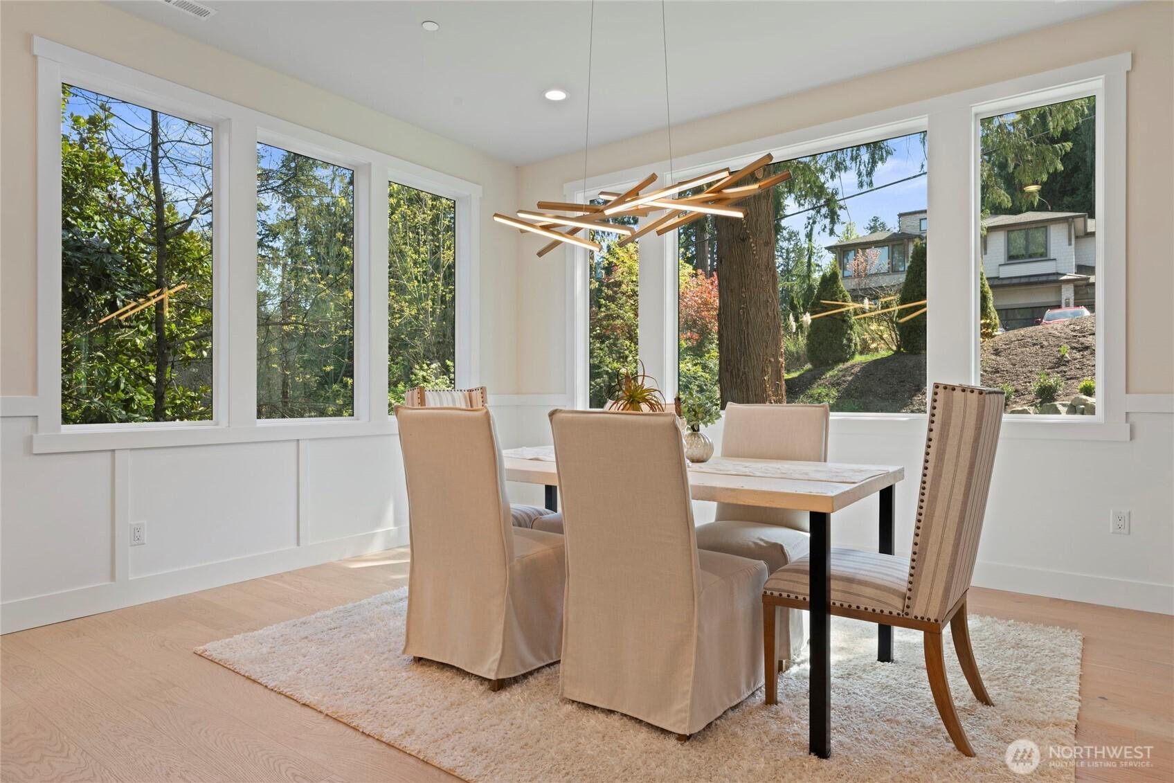 BELLEVUE, Washington, 98004, United States, 5 Bedrooms Bedrooms, ,5 BathroomsBathrooms,Residential,For Sale,1875592
