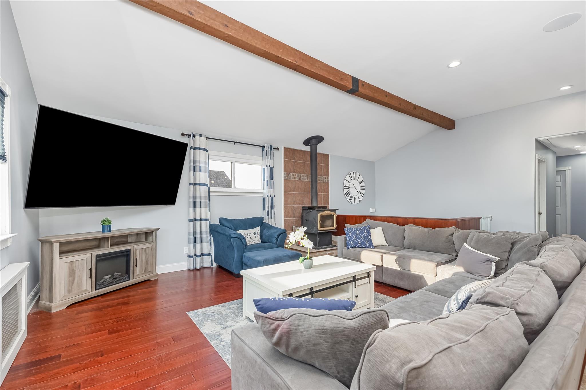 Lindenhurst, New York, 11757, United States, 3 Bedrooms Bedrooms, ,3 BathroomsBathrooms,Residential,For Sale,1915812