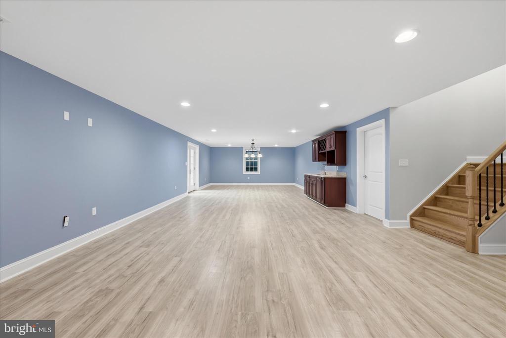 Winchester, Virginia, 22602, United States, 6 Bedrooms Bedrooms, ,5 BathroomsBathrooms,Residential,For Sale,2032756