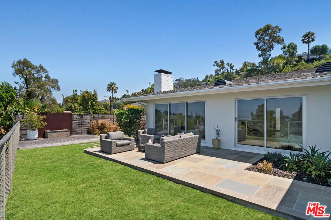 Sherman Oaks, California, 91403, United States, 3 Bedrooms Bedrooms, ,2 BathroomsBathrooms,Residential,For Sale,1940952