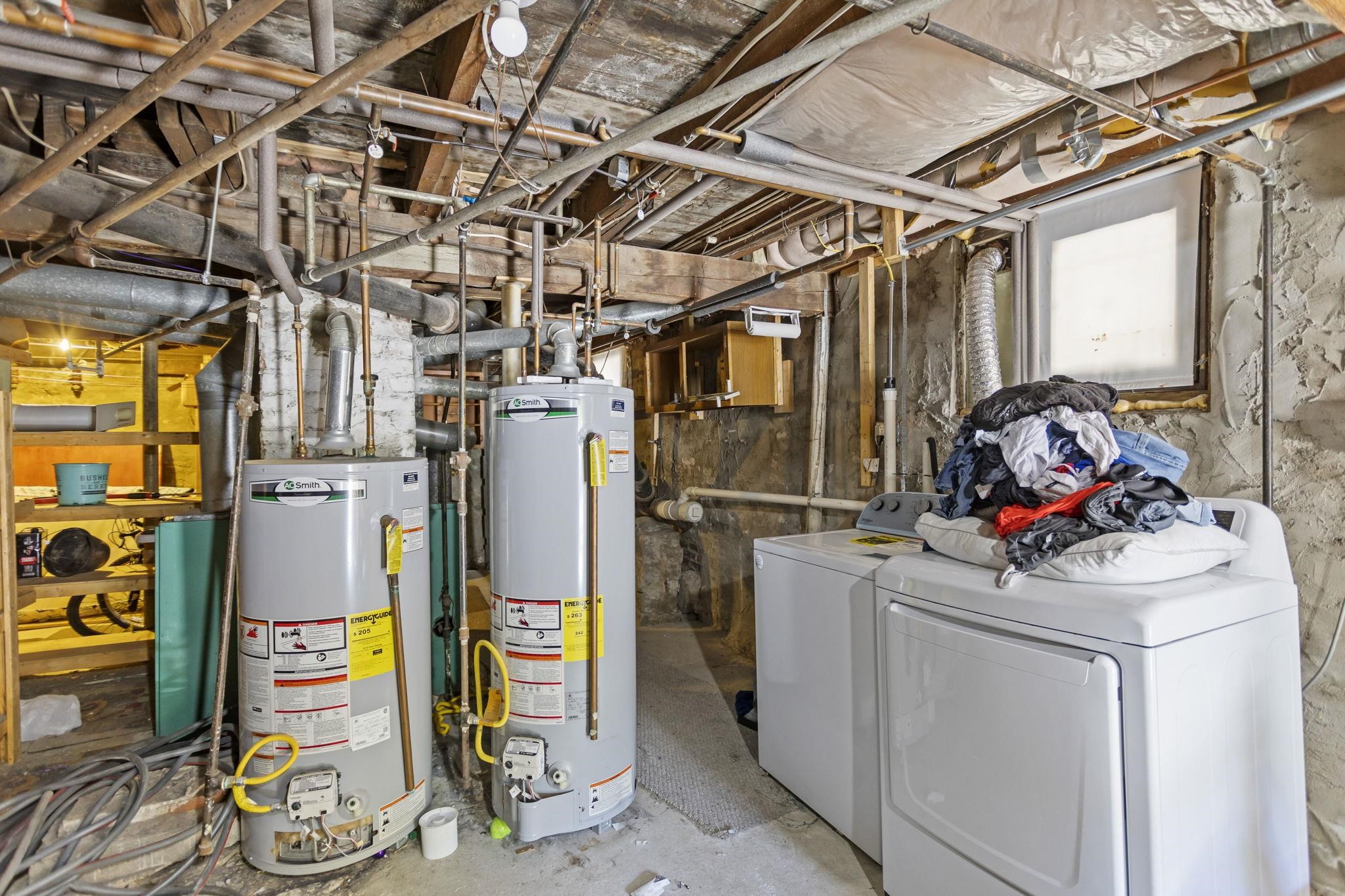 Manchester, New Hampshire, 03103, United States, ,3 BathroomsBathrooms,Residential,For Sale,1979681