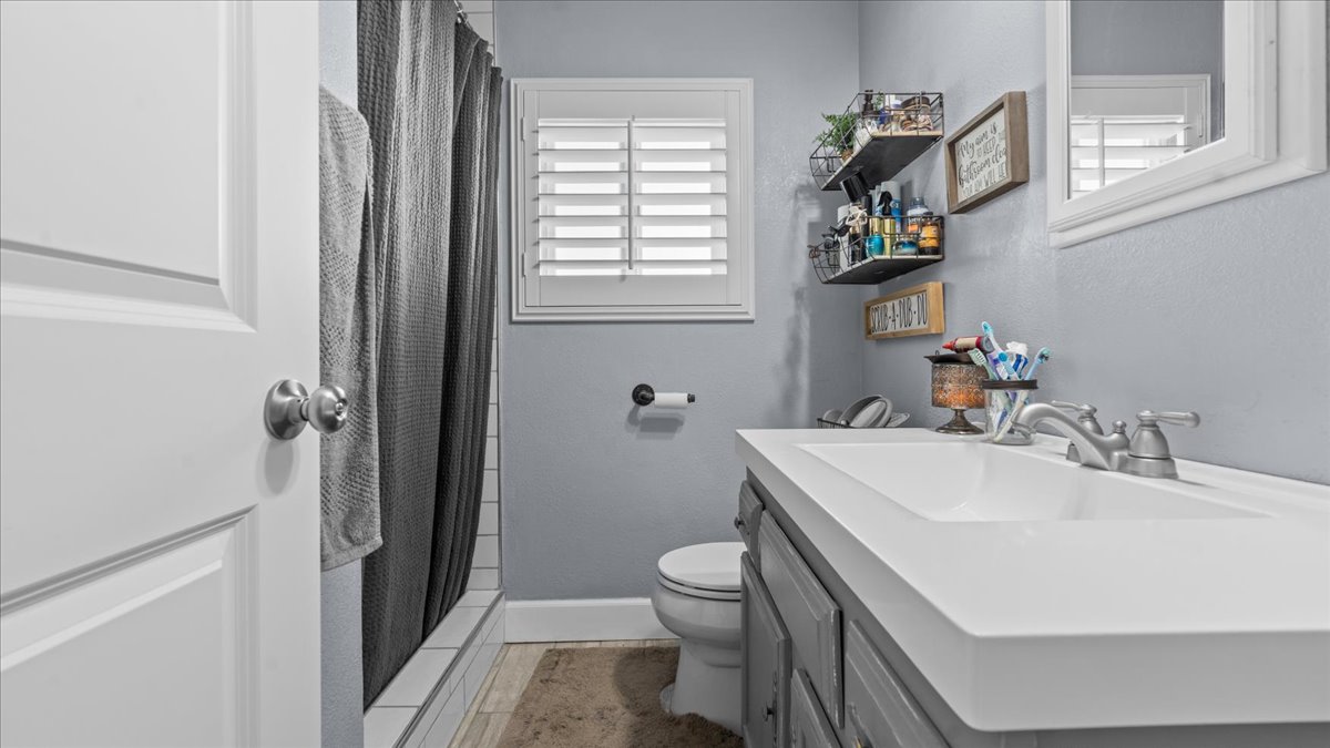 Ontario, California, 91762, United States, 3 Bedrooms Bedrooms, ,2 BathroomsBathrooms,Residential,For Sale,2012537