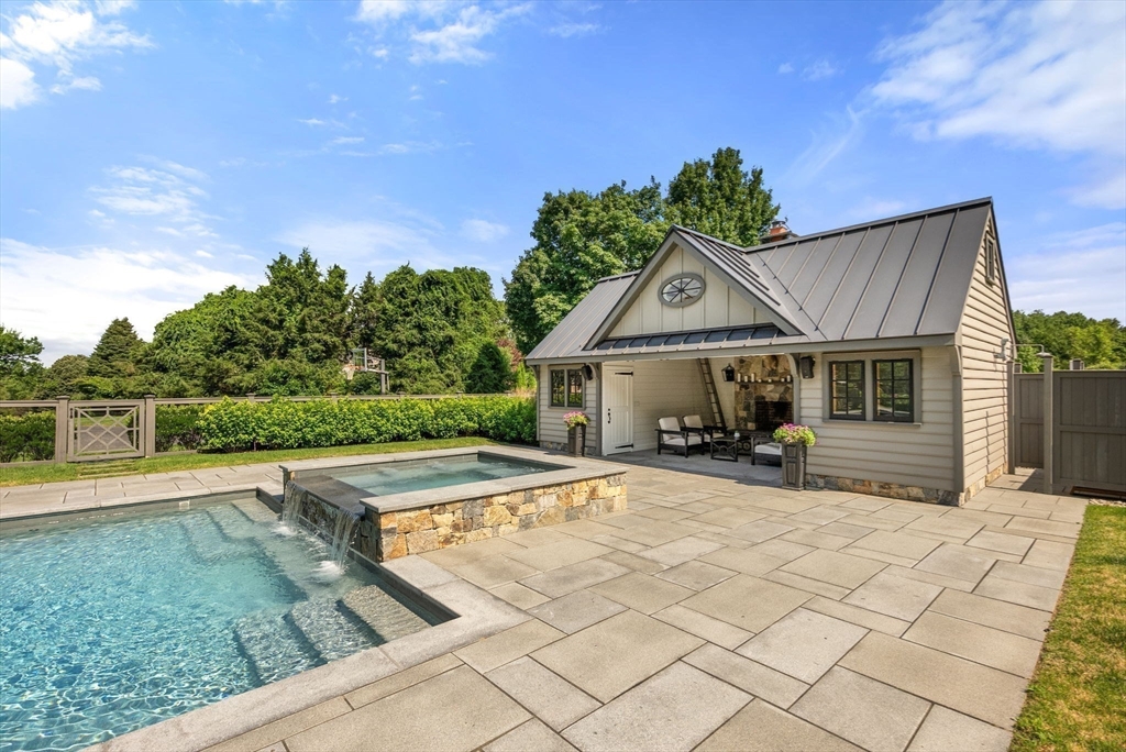 Southborough, Massachusetts, 01772, United States, 4 Bedrooms Bedrooms, ,5 BathroomsBathrooms,Residential,For Sale,2000512