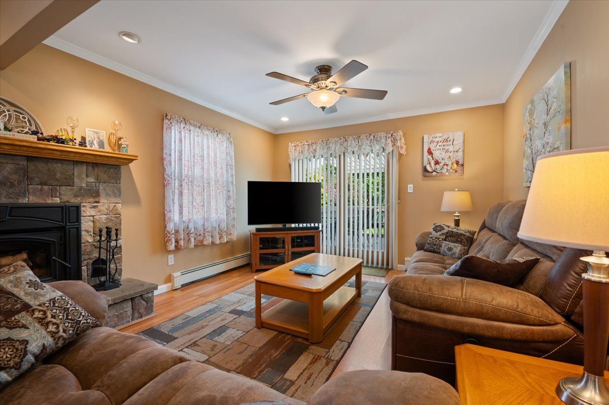 Levittown, New York, 11756, United States, 5 Bedrooms Bedrooms, ,2 BathroomsBathrooms,Residential,For Sale,1920496